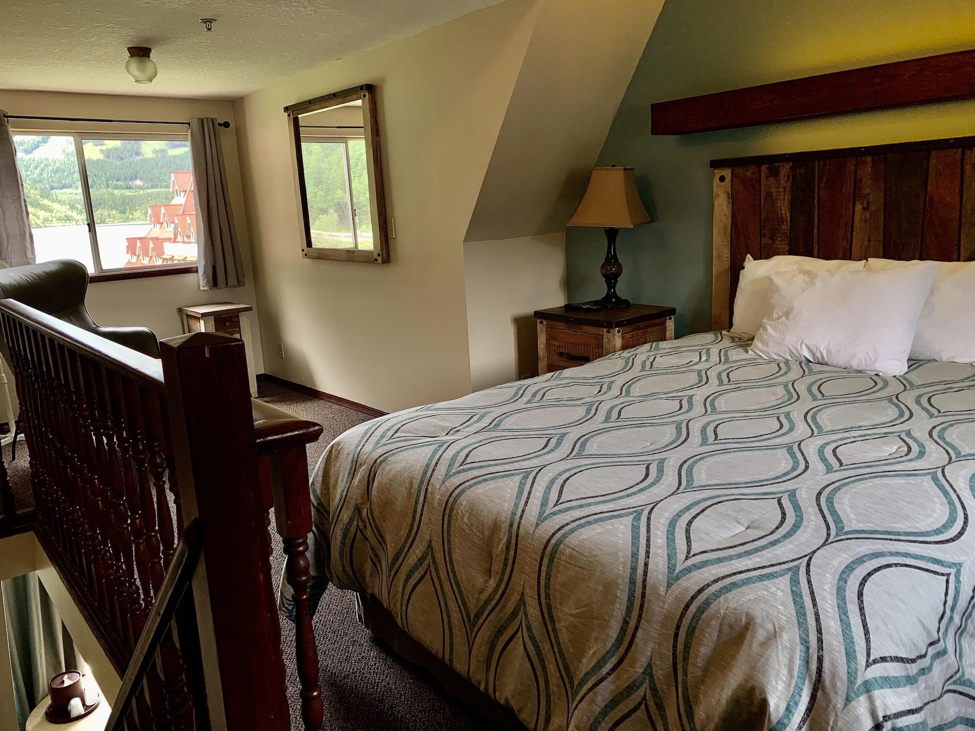 Three Valley Lake Chateau Revelstoke Exterior photo